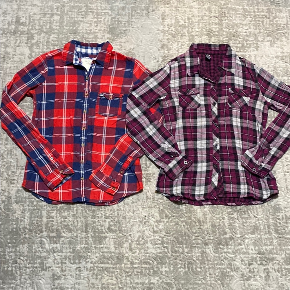 🔥4/20! Bundle of 2 long sleeve plaid shirts. Size small.